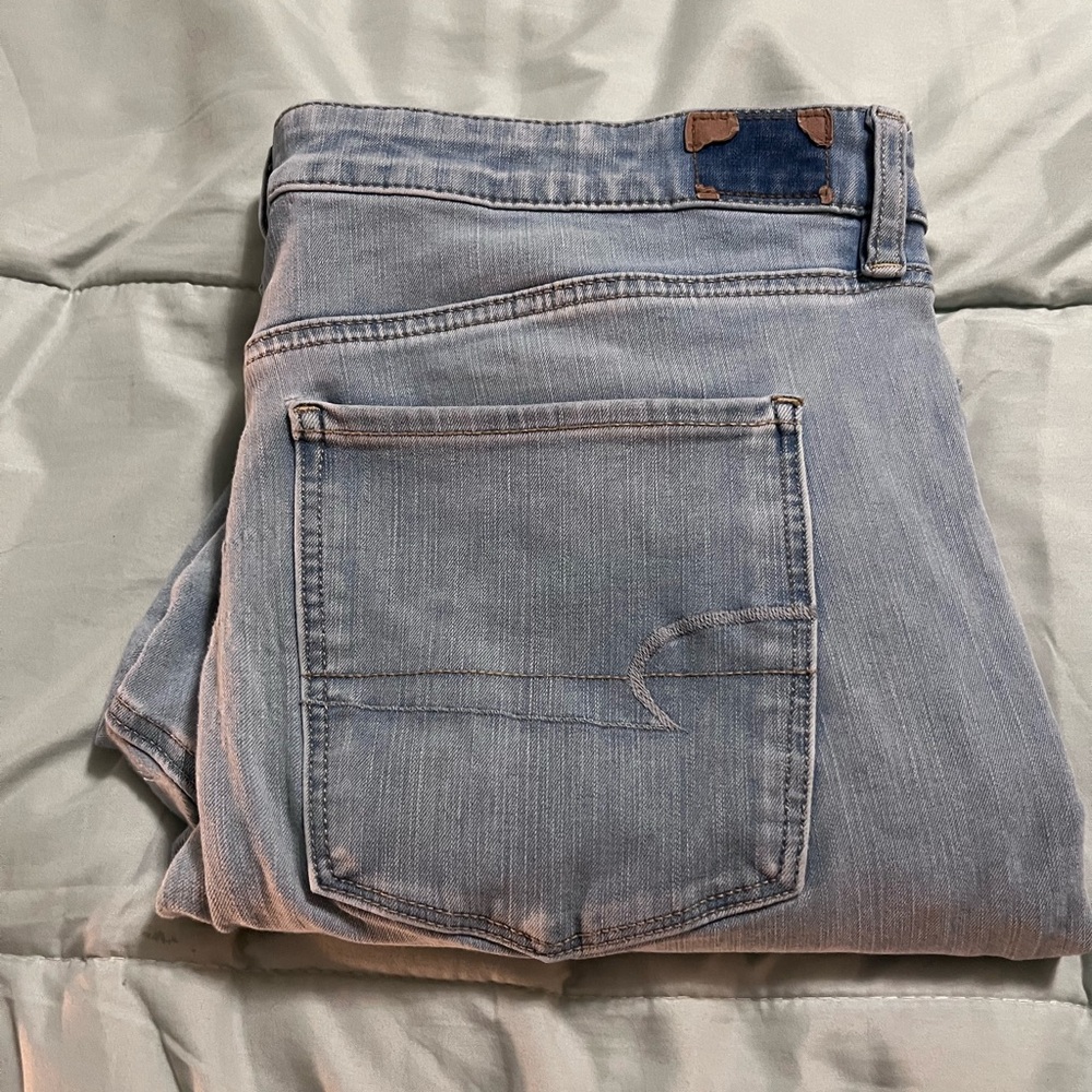 *used* American eagle light wash skinny jeans